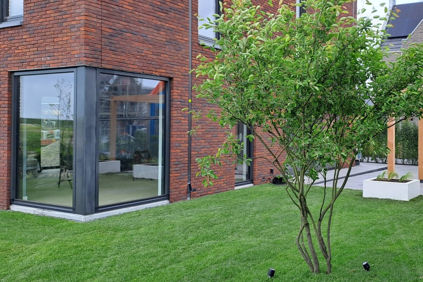 gloednieuwe tuin